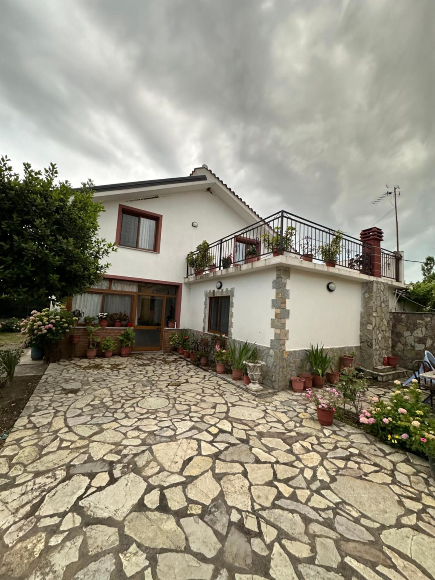 Villa Zefi Rrenc Papaj Luaran gambar